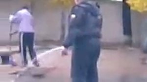 Писающий мент.3gp