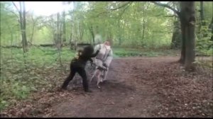 Кинбой для женщин. Работа с собакой, которая не контролирует вооруженную руку.