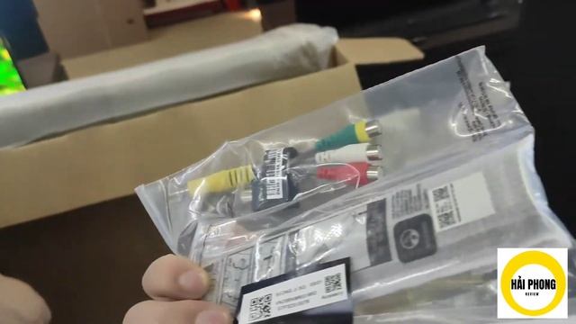 Mở hộp tivi Samsung Qled QA55Q80AAKXXV, cách lắp chân đế nhanh gọn, tiện lợi. смотреть онлайн