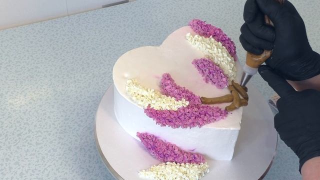 Торт Сердечко с сиренью(крем БЗК).