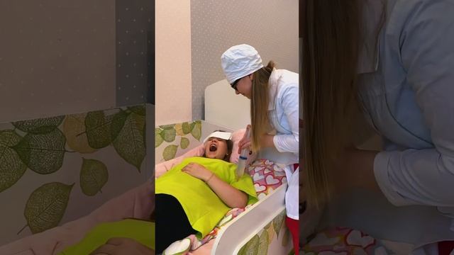 The doctor comes to the rescue #shorts #family #joke #funny смотреть онлайн