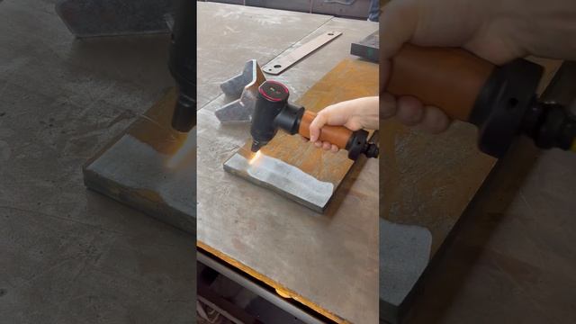 Лазерная очистка металла #shorts #лазер #pokkels смотреть онлайн