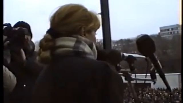 Элла Памфилова у Белого дома. Август 1991, ГКЧП смотреть онлайн