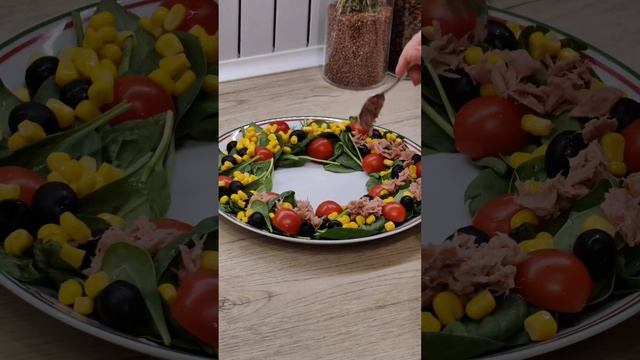 Салат Инсалатонна. Украшение праздничного новогоднего и рождественского стола. Вкусно! смотреть онлайн