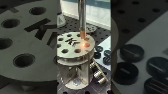 Лазерная сварка на основе коллаборативного робота. Полный цикл сварки трубной доски 45 сек. смотреть онлайн