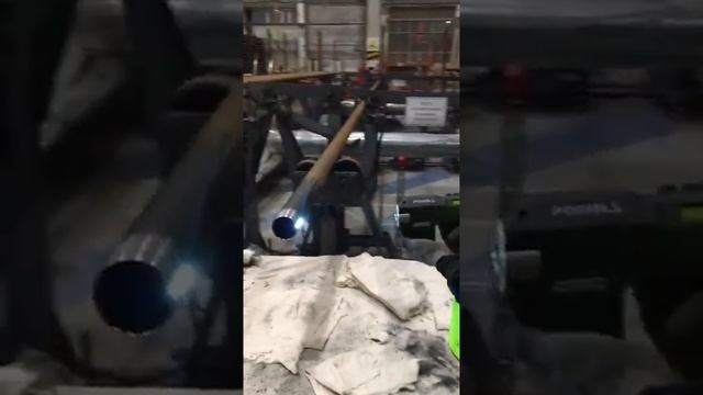 Очистка резьбы трубы от излишков покрытия смотреть онлайн