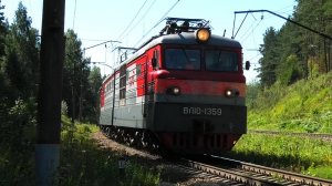 "Ветеран" ВЛ10-1359 с грузовым поездом и приветливой бригадой