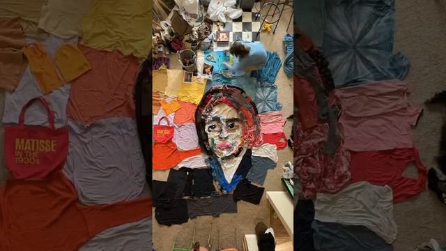 Необычный портрет из одежды смотреть онлайн