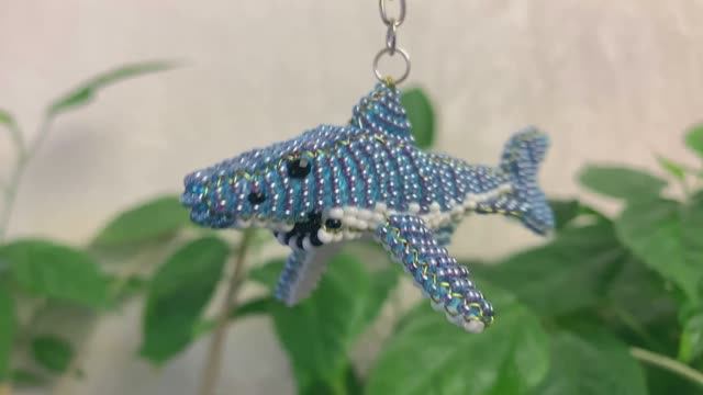 Акула из бисера / объёмное бисероплетение / фигурки из бисера / как плести из бисера смотреть онлайн