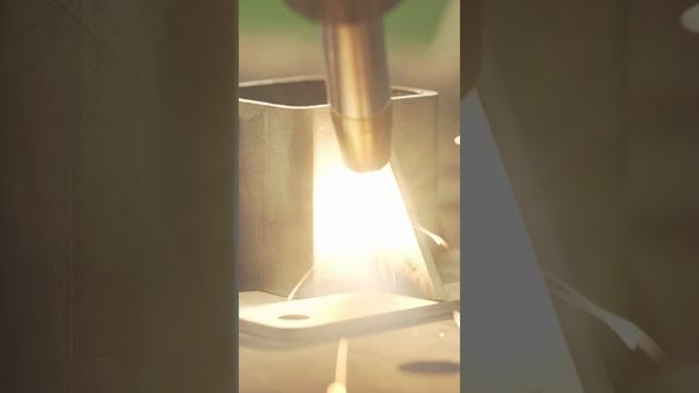 Автоматизированная лазерная сварка Pokkels на основе коллаборативного робота #shorts #лазер #сварка смотреть онлайн