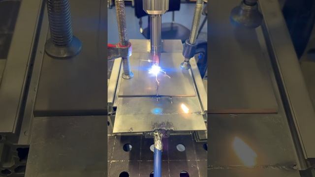 Лазерная сварка титана 4мм марки ВТ1-0 на коботе смотреть онлайн