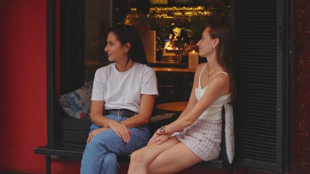 New Walking Tour Of Famous Places In Moscow With Beautiful Young People.