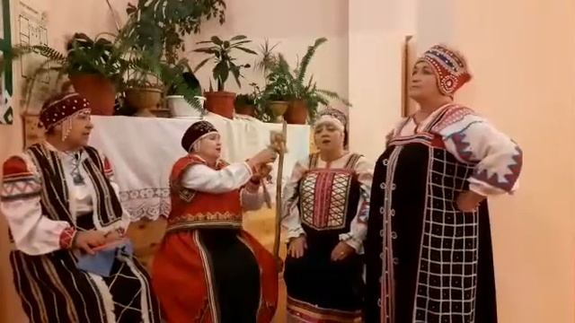 Вокальный коллектив "Калинка" (рук. Тухбатшина Р.М.). Русская народная песня "Пряха". смотреть онлайн