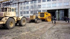 Бульдозер Т-800 тянет 120 тонн на листе. Tractors T-800, K-700, T-130 pull 120 tons.