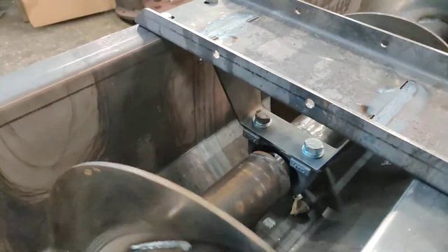 Желобчатый шнековый конвейер