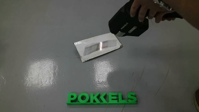 Очистка краски с фрагмента кузовной детали автомобиля смотреть онлайн