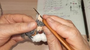 Давайте свяжем Котика-лохматика крючком!