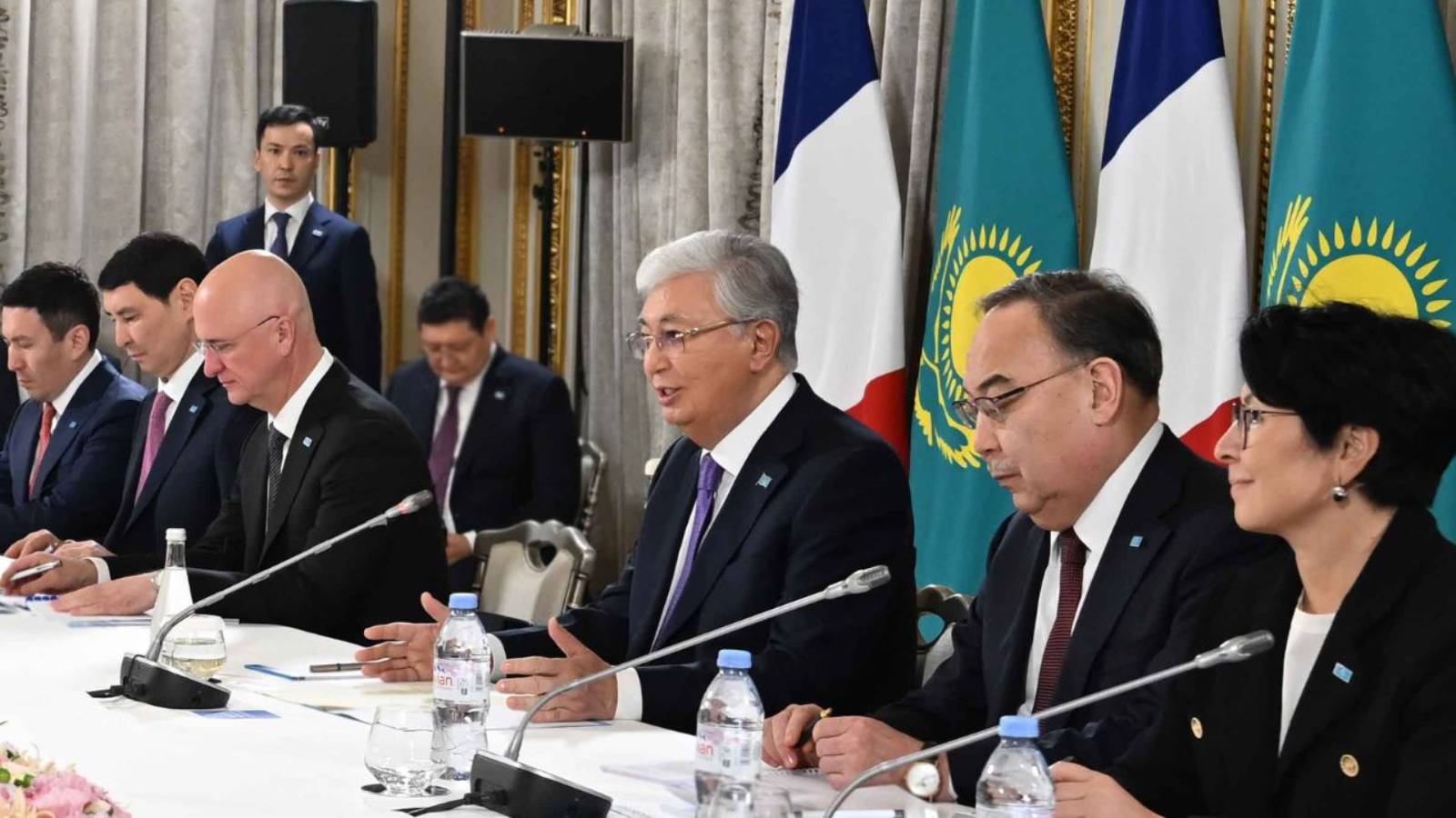 Токаев прибыл в Париж с государственным визитом