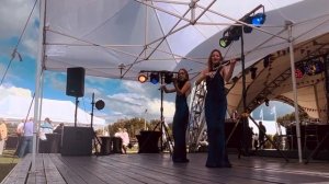 September ( Earth, Wind and Fire) - дуэт электроскрипачек Laruan
