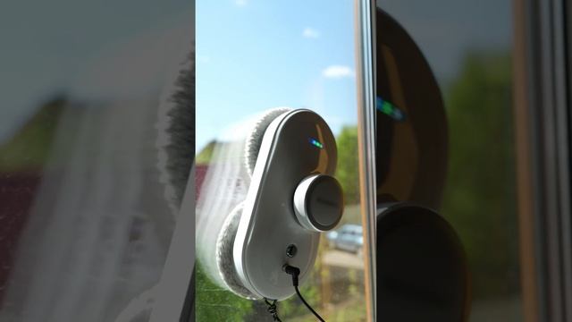 Сравниваем стеклоочиститель с роботом-мойщиком смотреть онлайн