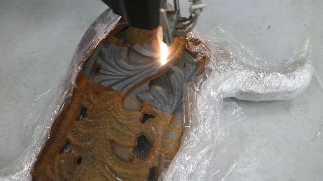 Лазерная очистка фрагмента из чугуна смотреть онлайн