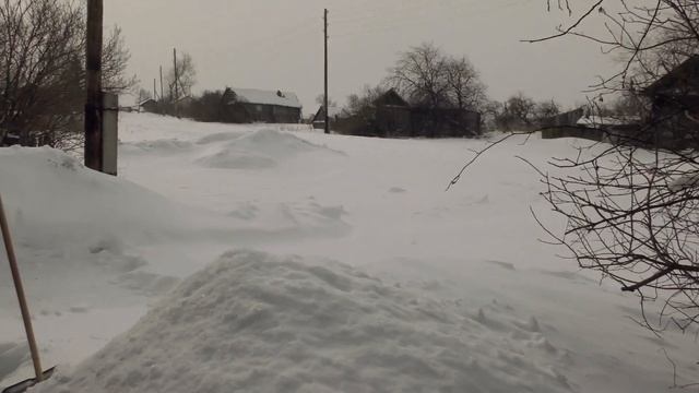 ОЧЕНЬ МНОГО СНЕГА смотреть онлайн
