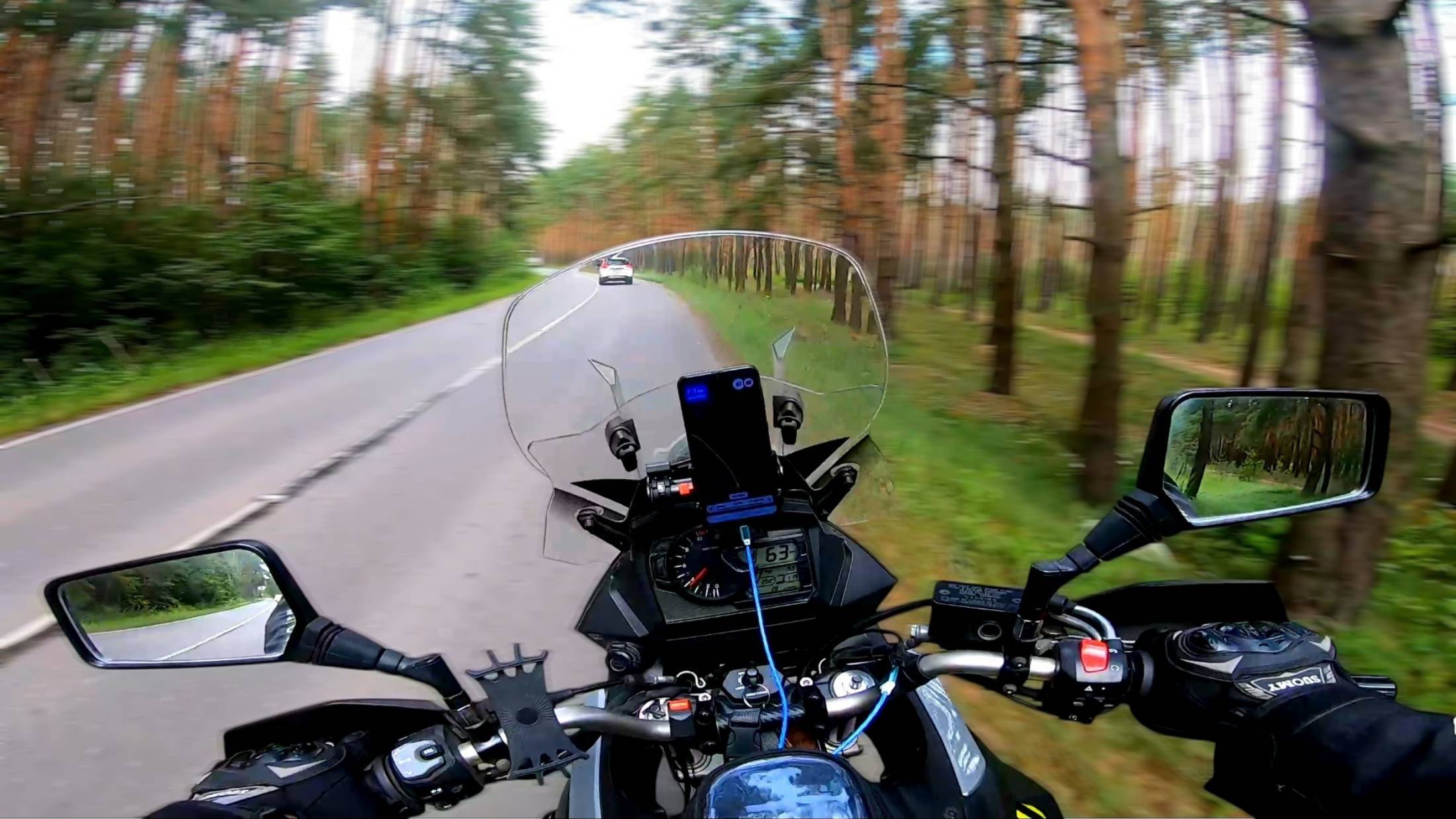 Московская область, дороги среди полей