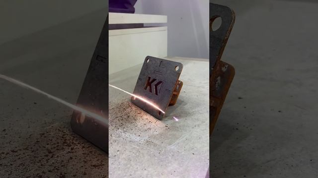 Очистка ржавчины установкой с непрерывным лазерным источником смотреть онлайн