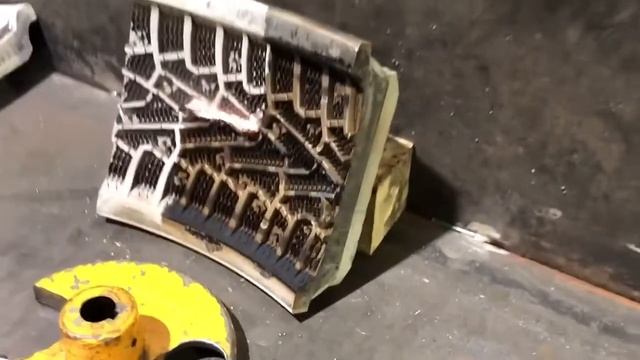 Лазерная очистка шинных пресс-форм Pirelli смотреть онлайн