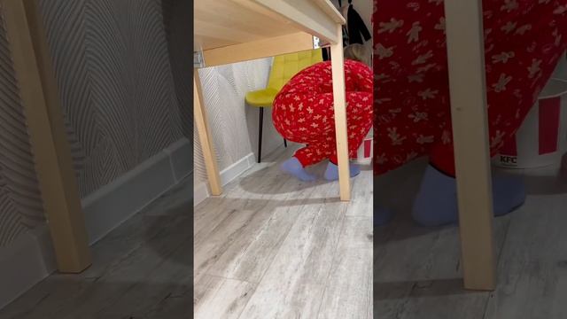 While no one sees #shorts #funny #mom #humor #tiktok смотреть онлайн