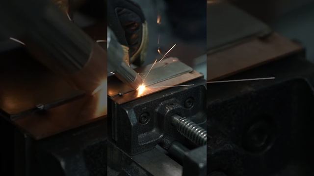 Лазерная сварка разнородных материалов. Аппарат: Pokkels P-Weld PRO #shorts смотреть онлайн