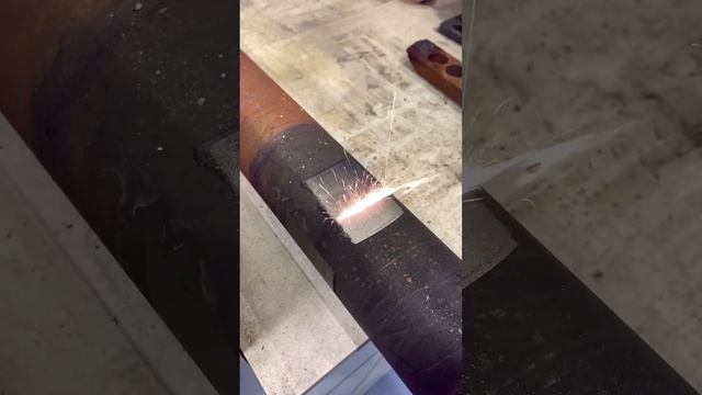 Лазерная очистка покрытия на основе резины. Оборудование Pokkels F-Clean 300 Вт. смотреть онлайн