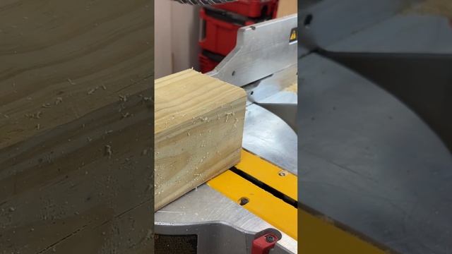 Торцовка DeWalt для профи! #diy #shorts #tools смотреть онлайн