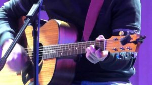 Не по одной тропе или Жаль/Казлитин А./Паренëк нереально спел на концерте /russian acoustic guitar