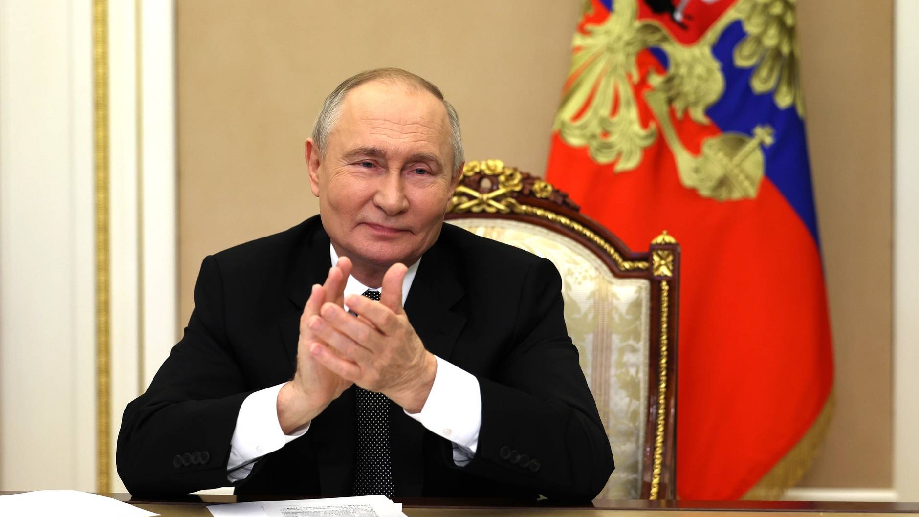 Владимир Путин на церемонии спуска на воду атомного ледокола "Чукотка" в режиме видеоконференции смотреть онлайн