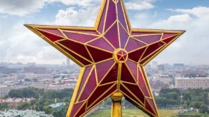 Рубиновые звезды на башнях Кремля