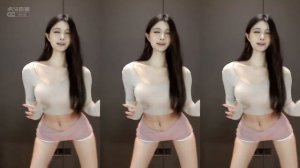 Азиатка танцует 21