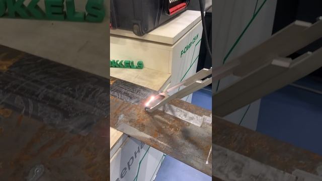 Для оптимизации процесса лазерной очистки можем дооснастить оборудование упорными роликами #shorts смотреть онлайн