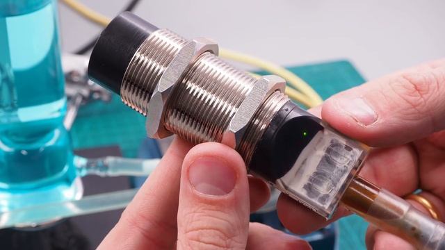 Контроль уровня жидкости одним датчиком со встроенным реле времени. смотреть онлайн