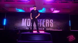 Jaja  ооочень  круто танцует крамп.