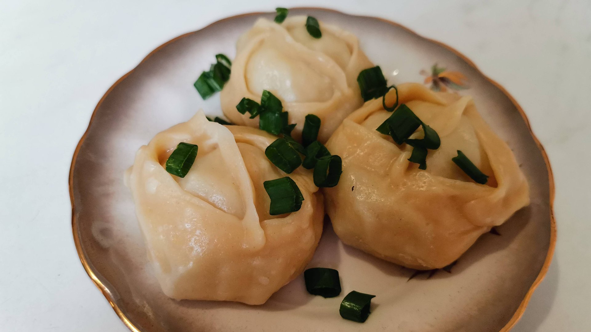 Простой и быстрый рецепт приготовления вкусных, сочных, домашних мантов. Быстрое тесто на манты. смотреть онлайн