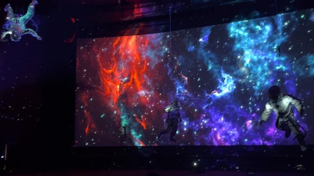 Копии скафандра Сокол на премьере фильма «Вызов» .
12 апреля в кинотеатре «Каро 11 Октябрь» на смотреть онлайн