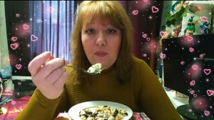 АСМР МУКБАНГ САЛАТ ИЗ ТИКТОКА И ОТВЕЧУ НА ВАШИ ВОПРОСИКИ