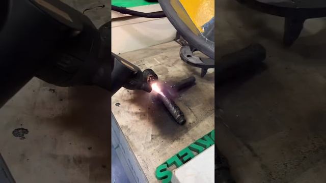 Лазерная очистка битума с металлической детали #shorts смотреть онлайн