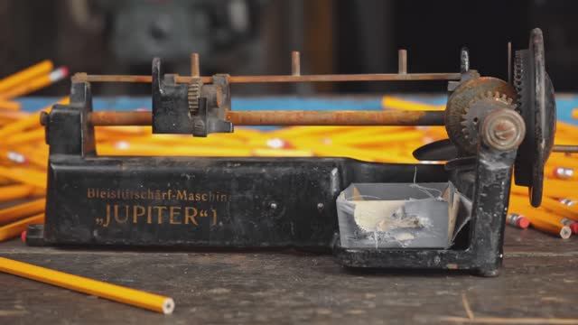 Реставрация точилки для карандашей 1896 года выпуска смотреть онлайн