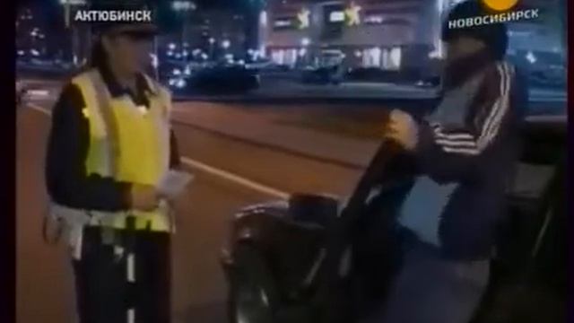 Пьяный мужчина пойман за рулем в хоккейных коньках смотреть онлайн