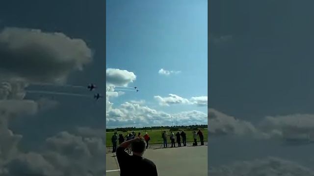 В небе над Кубинкой Русские витязи смотреть онлайн