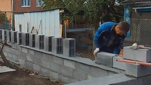 Кладка стен гаража из шлакоблока. Мастерская