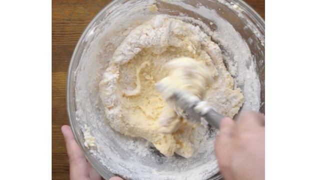 СЫРНЫЕ шарики во фритюре | Супер сырная закуска к пиву смотреть онлайн