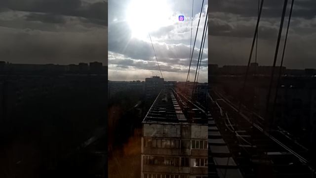 иррациональные
алогичные действия
ветра
деревья сбросили уже всю листву, но этого мало показалось